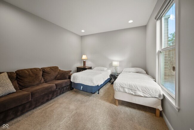 Building Photo - 10599 Geist View Dr