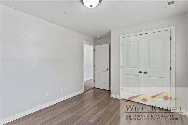 Building Photo - Beautiful 3 Bed 2 Bath Condo in Layton