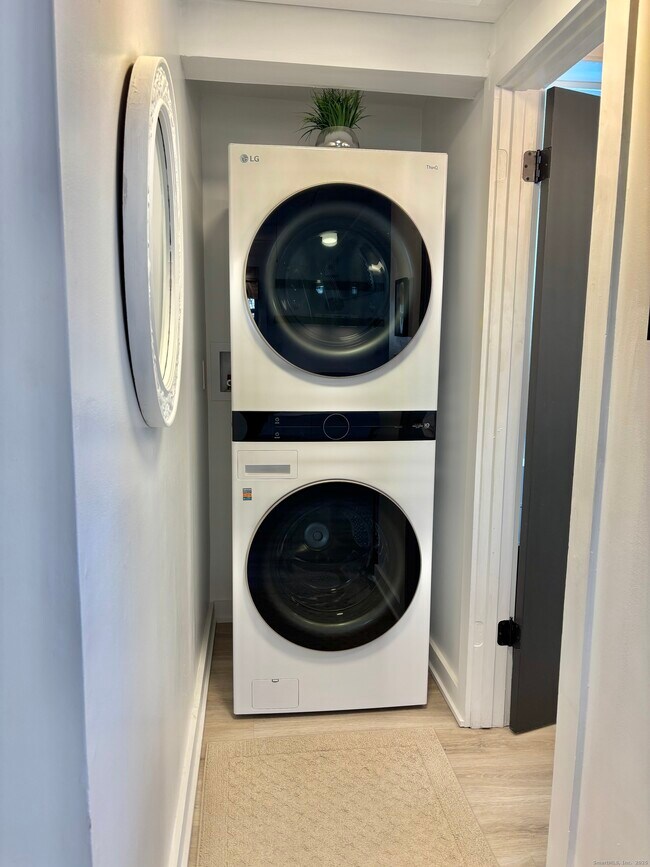 Building Photo - 11 Mohawk Trail