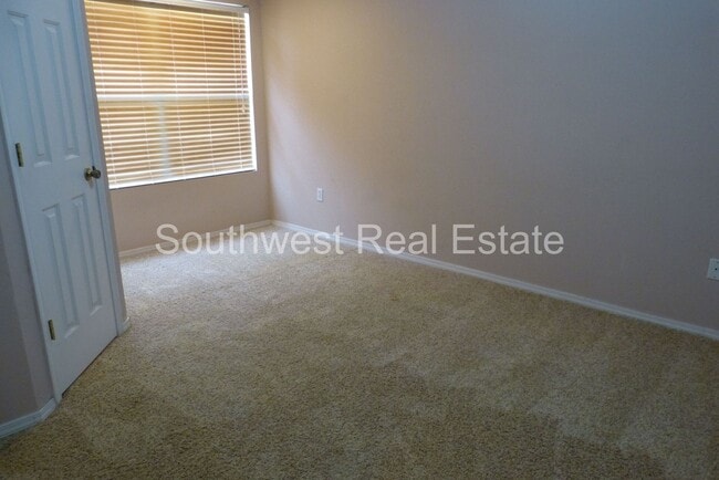 Building Photo - 2 bedroom 2 bath home.