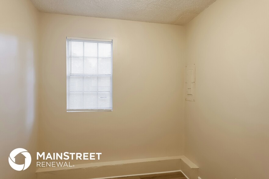 Building Photo - 3033 Carleton Rd