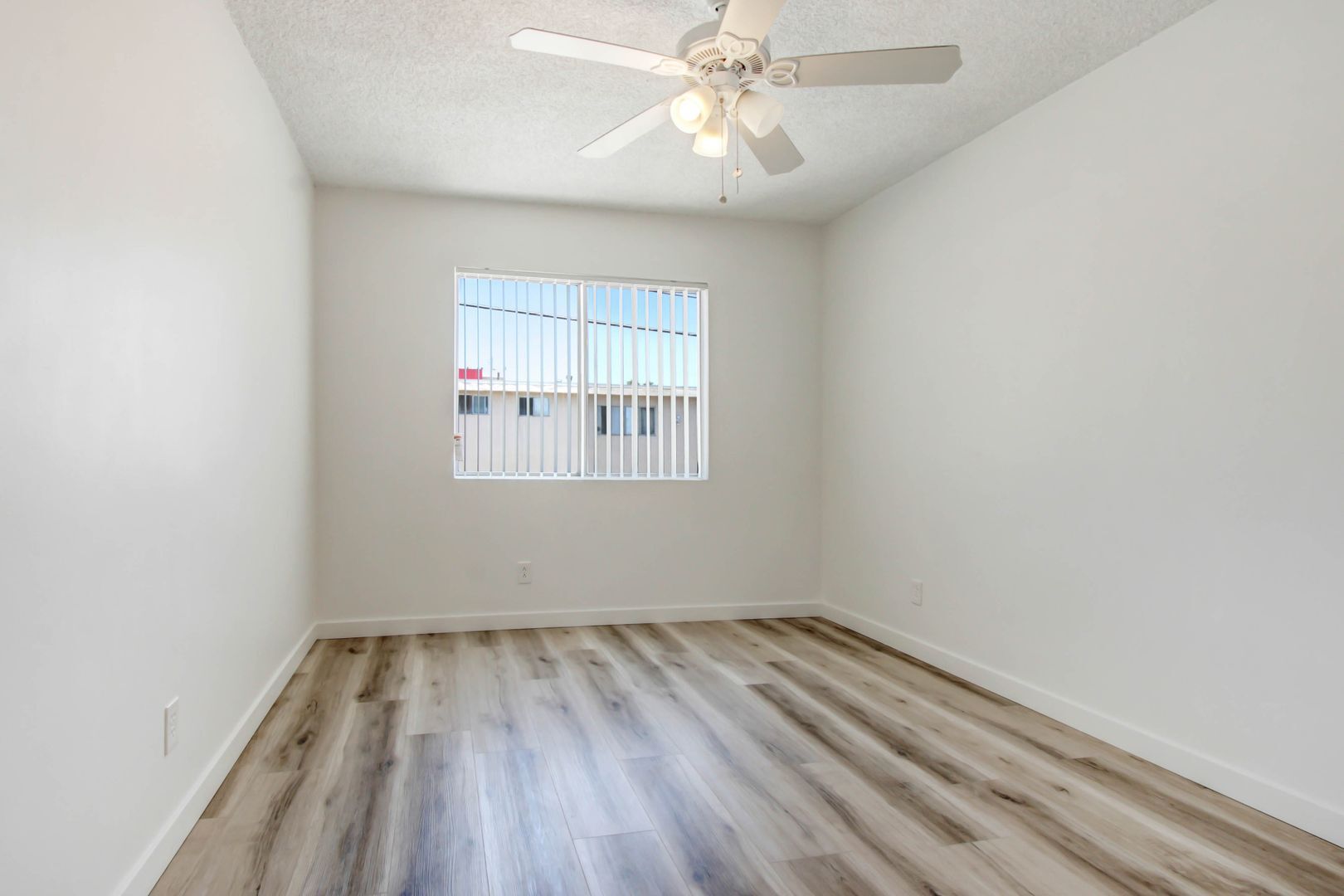 Building Photo - 1550 S Saltair Ave