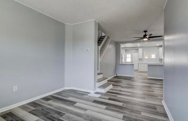 Building Photo - 833 N Hoffert St