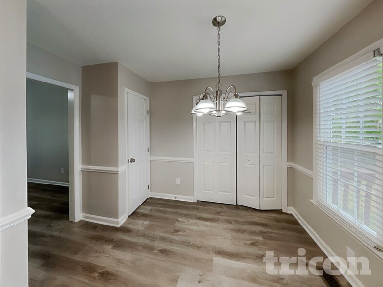 Building Photo - 624 Convexa Ct