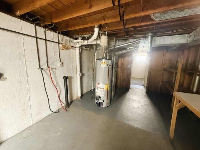 Building Photo - 2 bedroom Rental Home