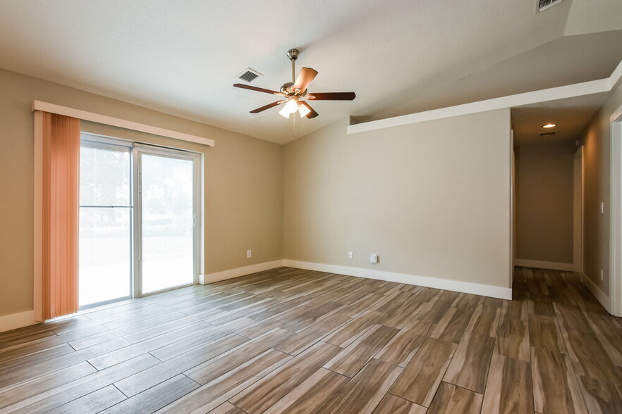 Building Photo - 12123 Woodglen Cir