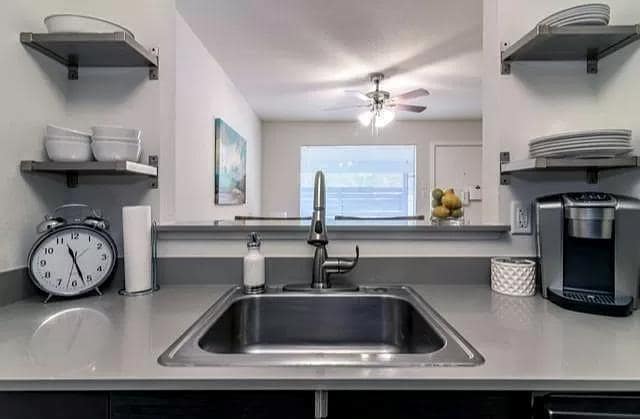 Building Photo - 1915 Fairlawn Ln