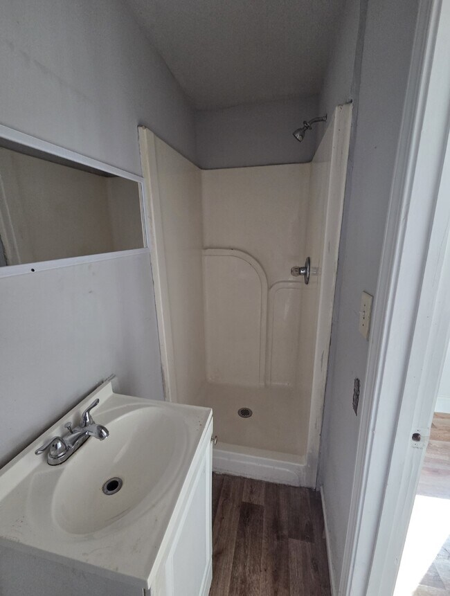 Building Photo - 828 Grady St