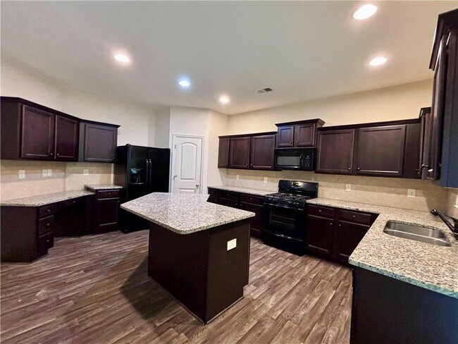 Building Photo - 613 Stonehurst Ln
