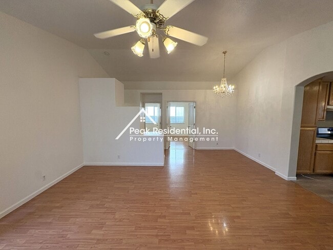 Building Photo - Charming 3bd/2ba Elk Grove Home With 2 Car Garage!