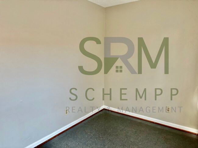 Building Photo - Updated Two Bedroom Apartment in Portland now available! *Section 8 accepted*