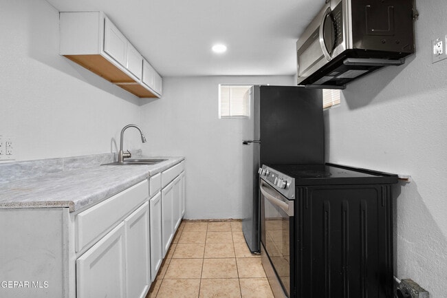 Building Photo - 3700 Taylor Ave