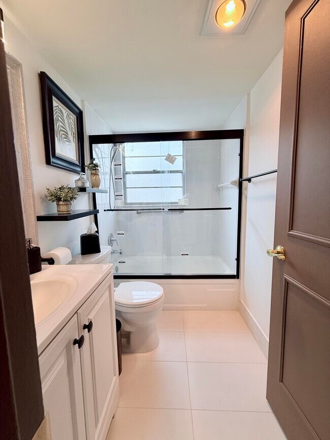 Building Photo - 402 Brighton J