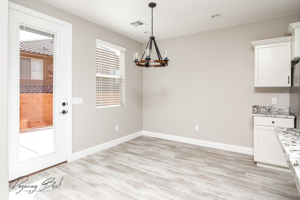 Building Photo - 325 N Red Stone Rd