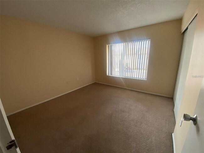 Building Photo - 2621 Pine Lake Terrace