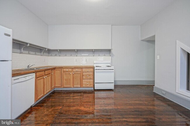 Building Photo - 1525 Tasker St
