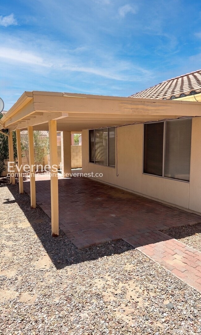 Building Photo - 2 Bed/2 Bath Home with Fenced Yard & Garage / Pet-Friendly / Vouchers Accepted / Available Soon!