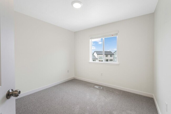 Building Photo - 12927 Trail