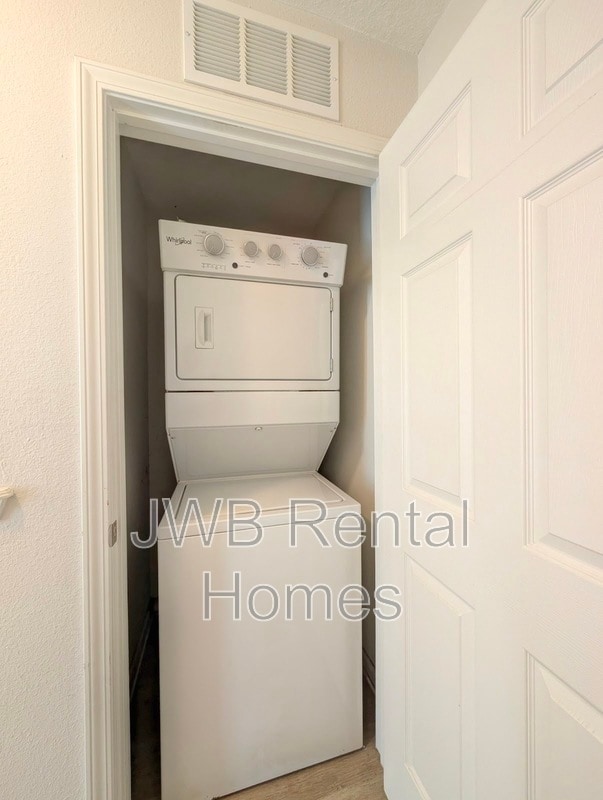 Building Photo - 9020 Eaton Ave