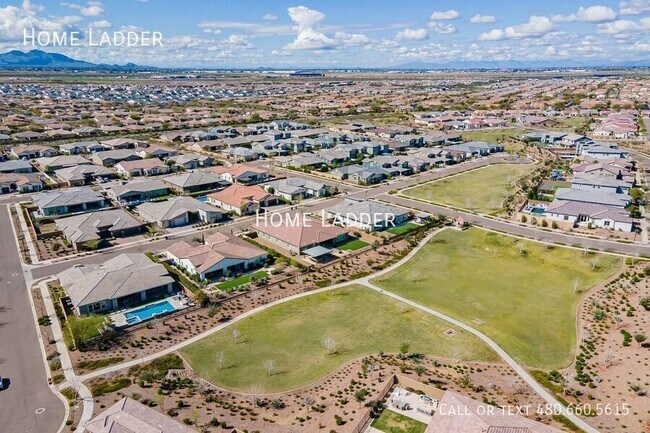 Building Photo - 9504 E Theia Dr