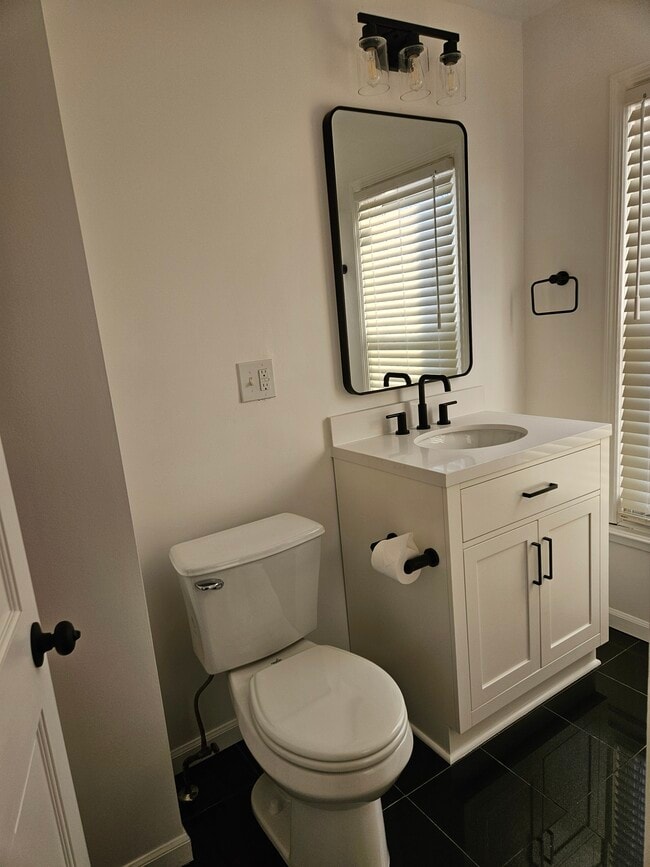 Building Photo - 3154 Van Alstyne St