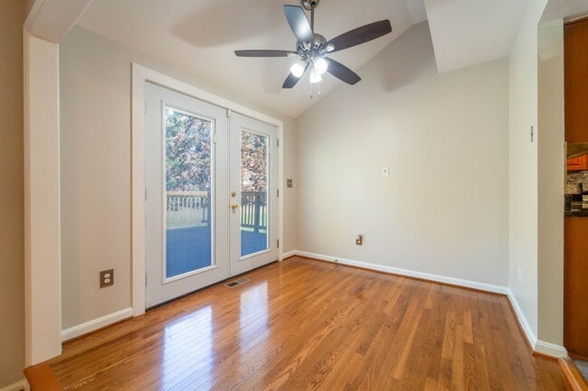 Building Photo - Beautiful 2 Story 3 BD 3.5 BA home in Burtonsville, MD