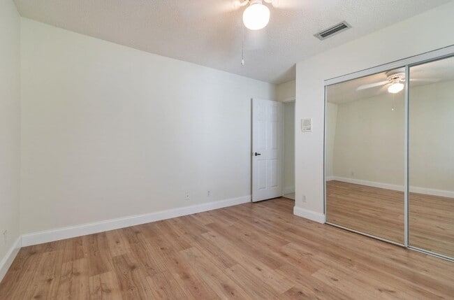 Building Photo - 474 Stonemont Dr