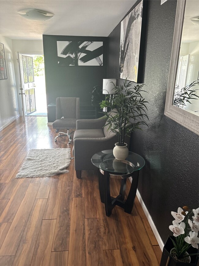 Building Photo - 2201 Nettleton St