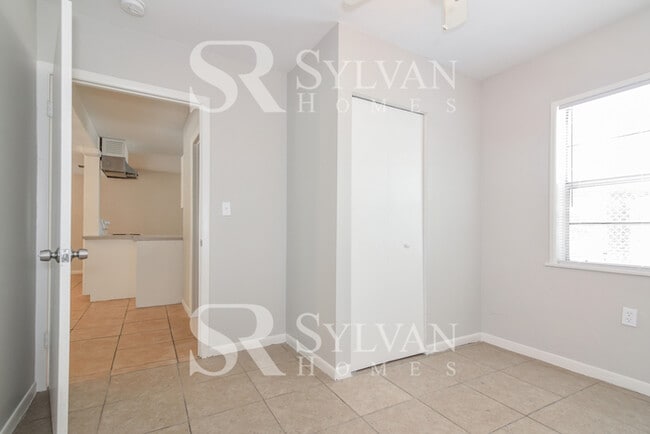 Building Photo - Discover Your Sunshine Oasis