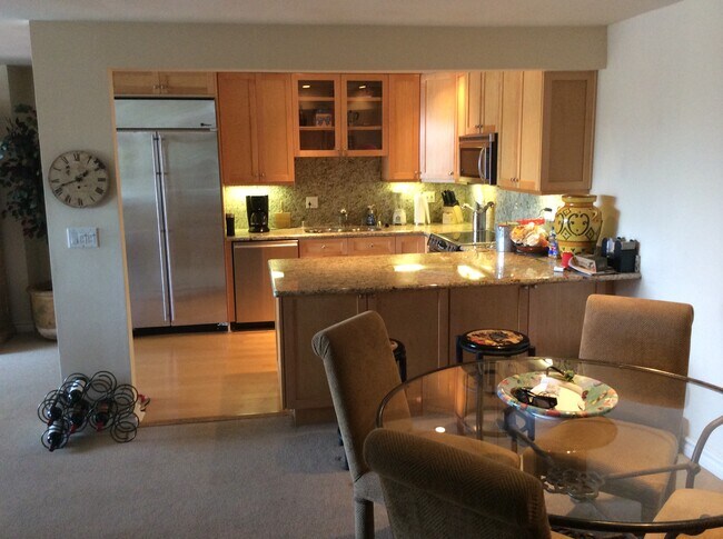 Building Photo - 415 Montana Ave