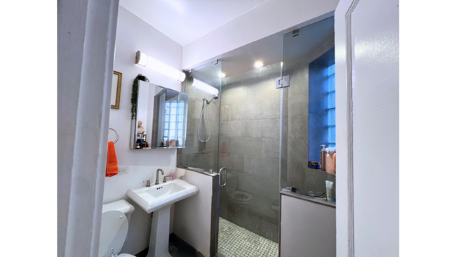 Building Photo - Amazing North Center 3 Bed / 1 Bath Unit Ready 4/2026! Hardwood Floors Throughout!