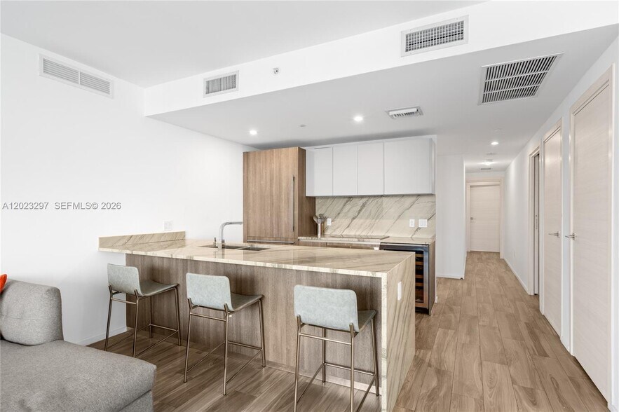 Building Photo - 801 S Miami Ave