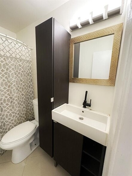 Building Photo - 3001 NW 4th Ter