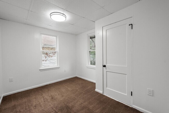 Building Photo - Stunning 3 bedroom home in Pittsburgh avai...