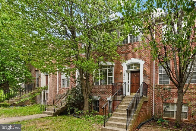 Building Photo - 13044 Town Commons Dr