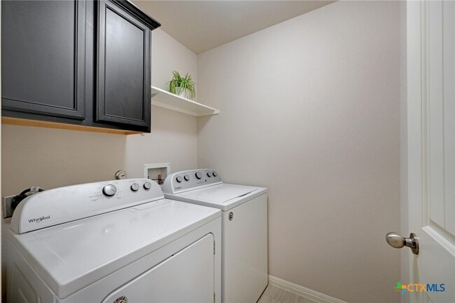 Building Photo - 2500 Highland Haven Dr