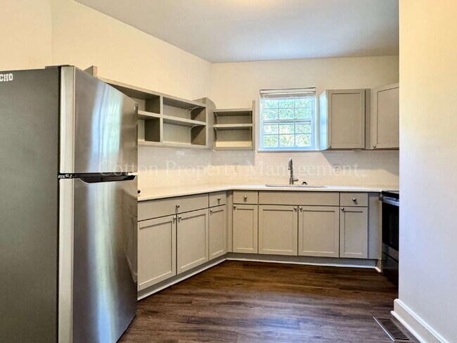 Building Photo - 2BR/1BA Nicely remodeled historic home in ...
