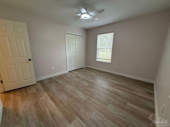 Building Photo - 420 Dolphin St