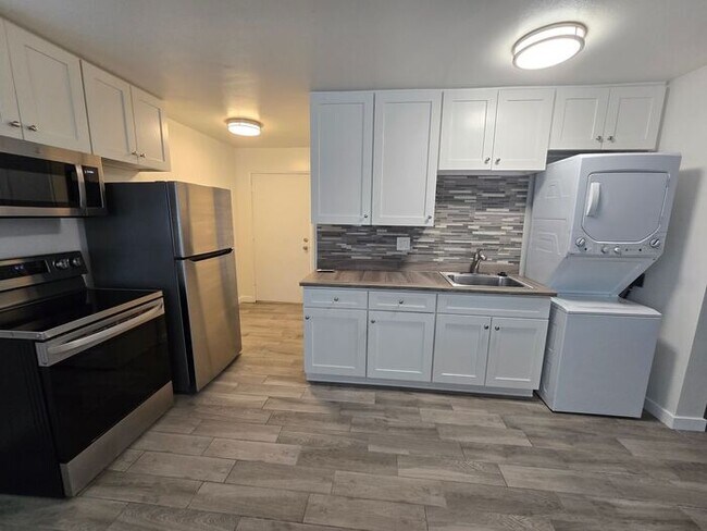 Building Photo - Newly remodeled, studio-style living space located in the heart of San Diego