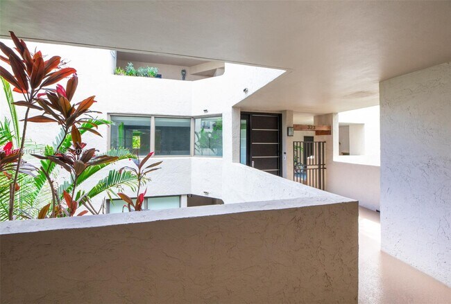 Building Photo - 161 Crandon Blvd