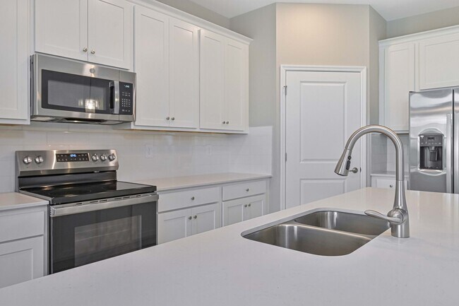 Building Photo - NEW CONSTRUCTION - 2/2 + Loft & 1 Car Garage in Ibis Landing!