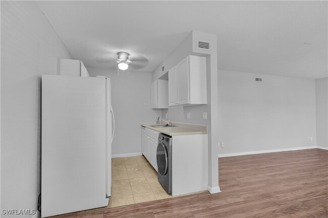 Building Photo - 4617 Bayshore Dr