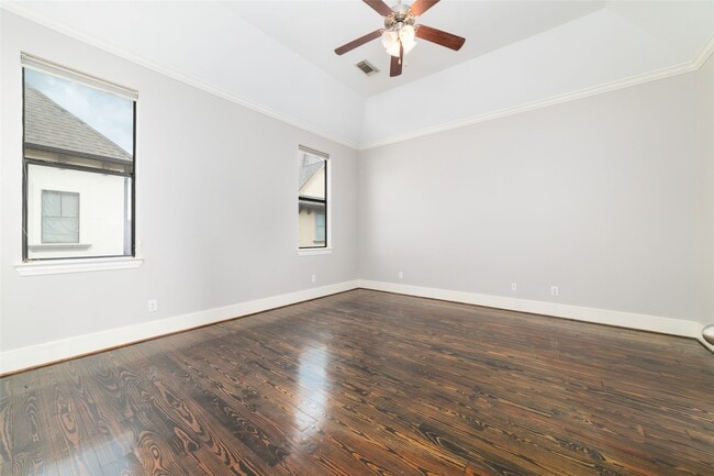 Building Photo - 1506 W 23rd St