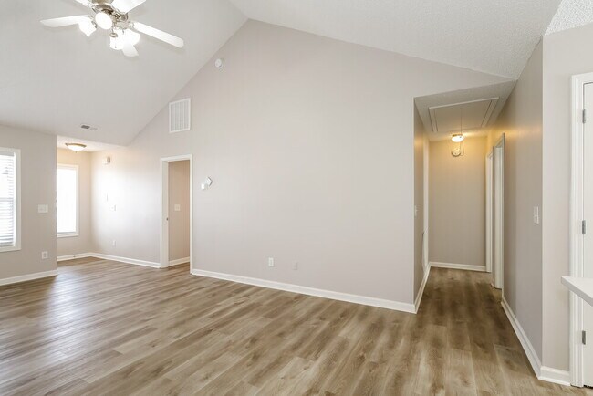 Building Photo - 449 Guiness Pl