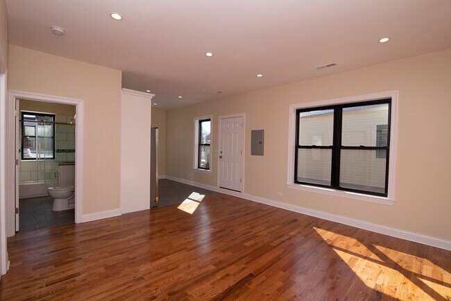 Building Photo - 4001 W Armitage Ave