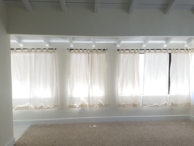 Building Photo - 412