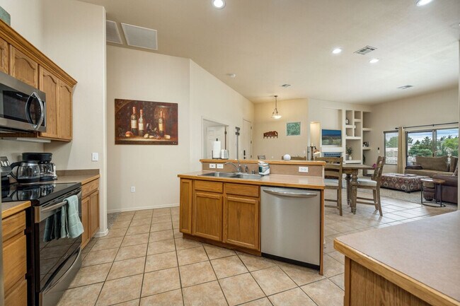 Building Photo - 2711 Sunrise Point Rd