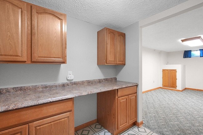 Building Photo - 7961 Pinehill Rd
