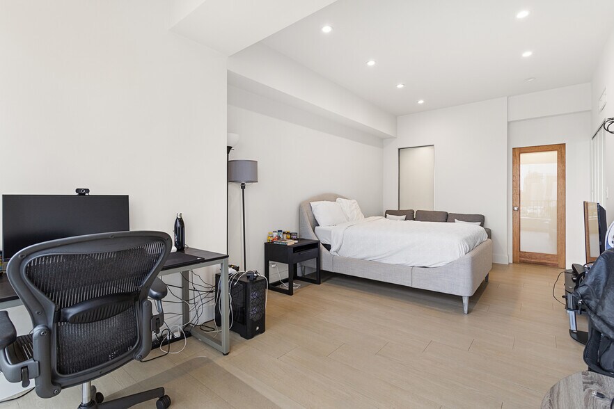 Building Photo - 10501 Wilshire Blvd