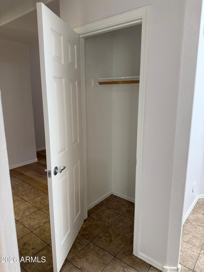 Building Photo - 4752 E Laurel Ave